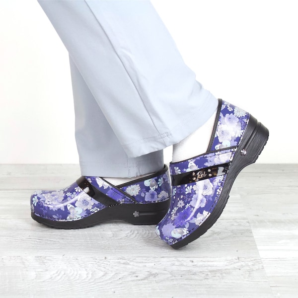 BUTTERFLY MELODY Women's Closed Back Clog In Flowers And Butterfly Print, Size 10.5-11, PR